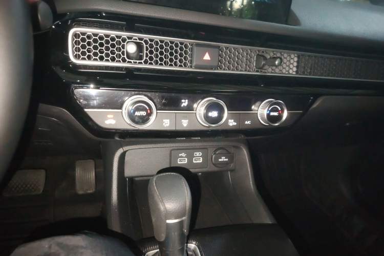 Used Honda Civic 2023 240TURBO CVT Dynamic Edition Audio And AC Panel