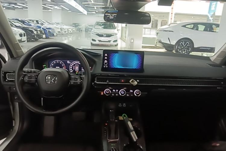 Used Honda Civic 2023 240TURBO CVT Dynamic Edition Center Console