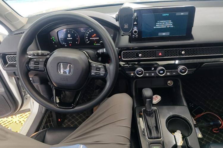 Used Honda Civic 2023 240TURBO CVT Dynamic Edition Center Console