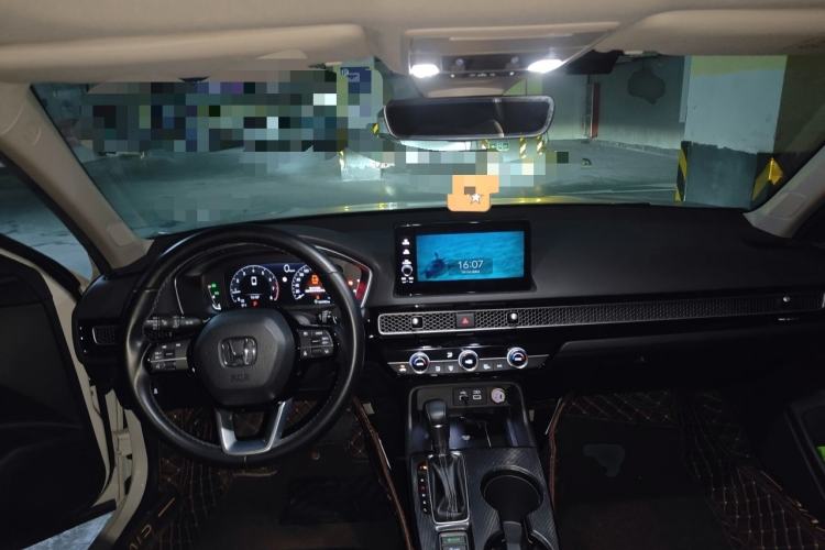 Used Honda Civic 2023 240TURBO CVT Dynamic Control · C-Position Guest Special Edition Center Console