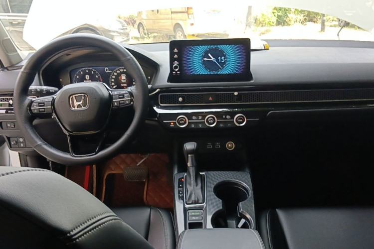 Used Honda Civic 2023 240TURBO CVT Dynamic Edition Center Console