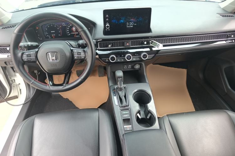 Used Honda Civic 2023 240TURBO CVT Dynamic Edition Center Console