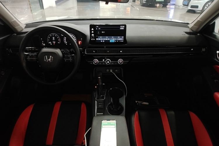 Used Honda Civic 2023 240TURBO CVT Dynamic Edition Center Console