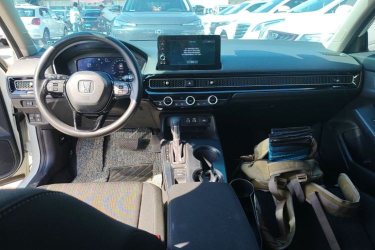 Used Honda Civic 2023 240TURBO CVT Dynamic Edition Center Console