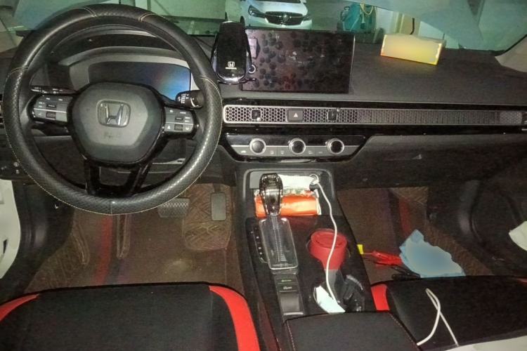 Used Honda Civic 2023 240TURBO CVT Dynamic Edition Center Console
