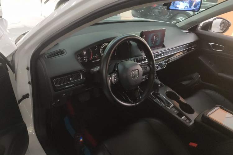 Used Honda Civic 2023 HATCHBACK 240TURBO CVT Zhiyue Edition Center Console