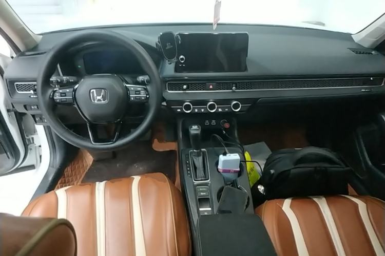 Used Honda Civic 2023 240TURBO CVT Dynamic Edition Center Console