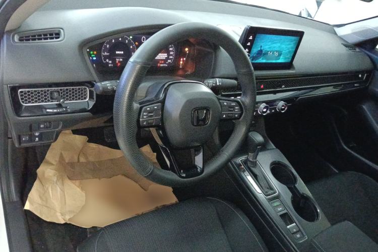 Used Honda Civic 2023 240TURBO CVT Dynamic Edition Center Console