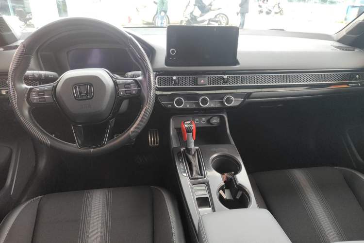 Used Honda Civic 2023 HATCHBACK 240TURBO CVT Extreme Edition Center Console