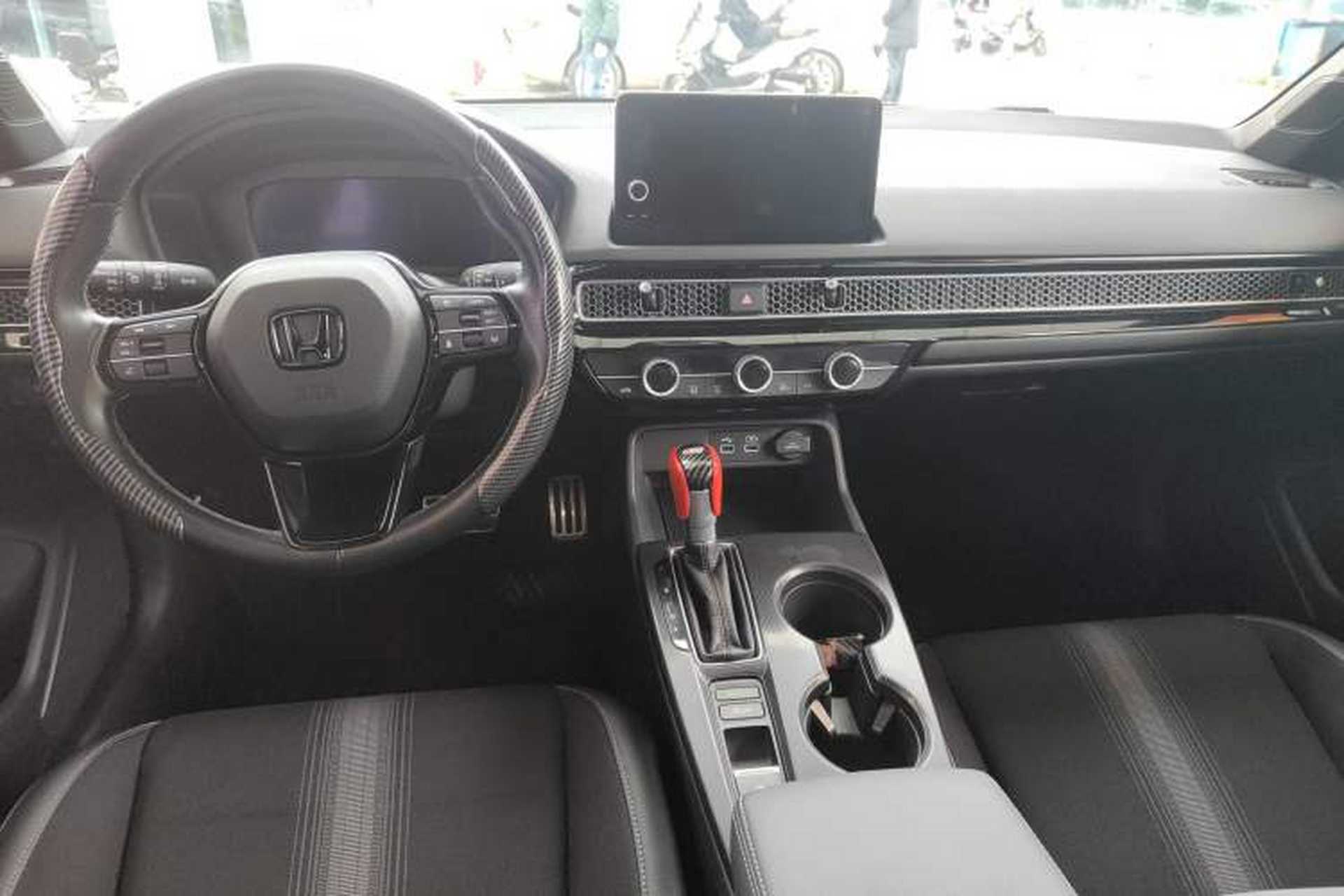 Used Honda Civic 2023 HATCHBACK 240TURBO CVT Extreme Edition Center Console