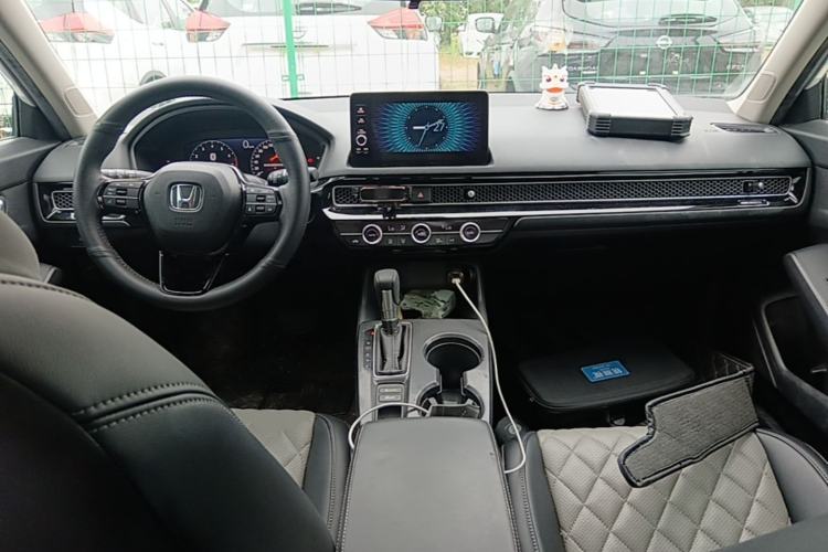Used Honda Civic 2023 240TURBO CVT Dynamic Edition Center Console