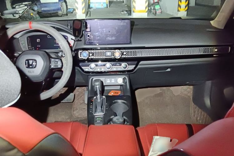 Used Honda Civic 2023 240TURBO CVT Dynamic Edition Center Console