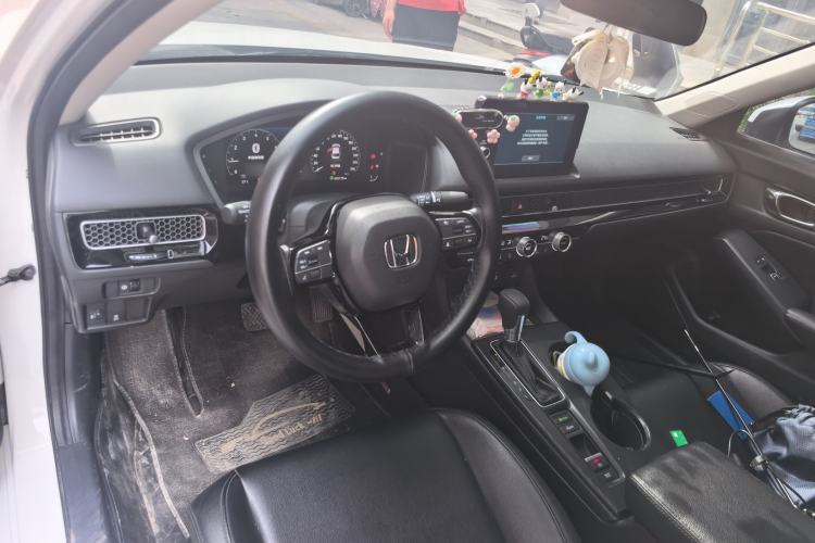 Used Honda Civic 2023 240TURBO CVT Dynamic Edition Center Console