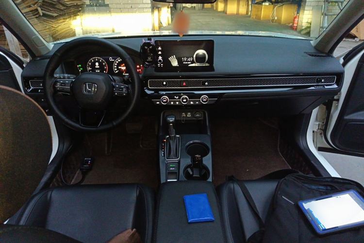 Used Honda Civic 2023 240TURBO CVT Dynamic · Center Stage Special Edition Center Console