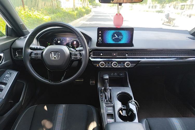 Used Honda Civic 2023 HATCHBACK 240TURBO CVT Extreme Edition Center Console