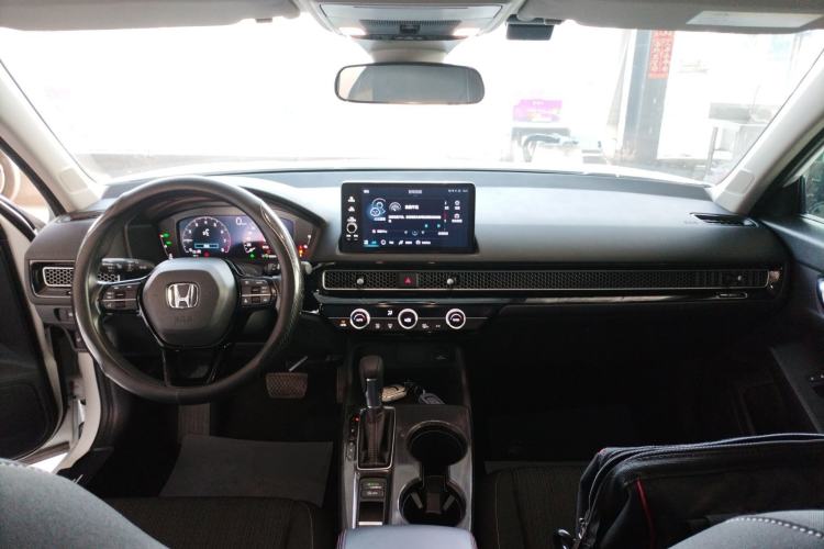 Used Honda Civic 2023 240TURBO CVT Dynamic Edition Center Console