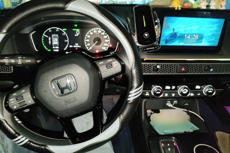 Used Honda Civic 2023 2.0L eHEV Pioneer Edition Center Console