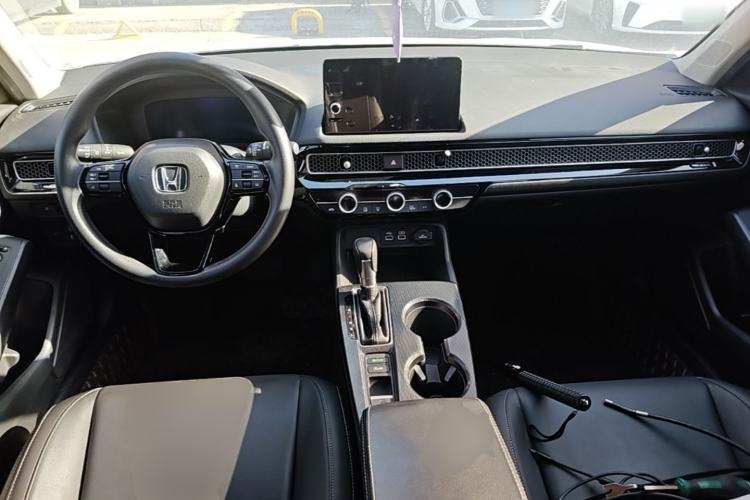 Used Honda Civic 2023 240TURBO CVT Dynamic · Center Stage Special Edition Center Console