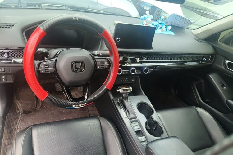 Used Honda Civic 2023 240TURBO CVT Dynamic Edition Center Console