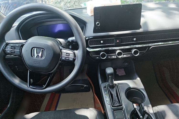 Used Honda Civic 2023 240TURBO CVT Dynamic · Center Stage Special Edition Center Console