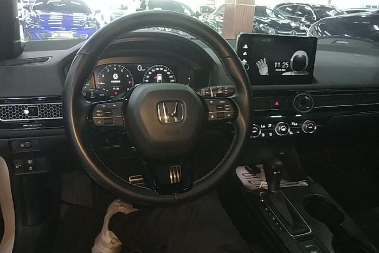 Used Honda Civic 2023 HATCHBACK 240TURBO CVT Extreme Edition Center Console