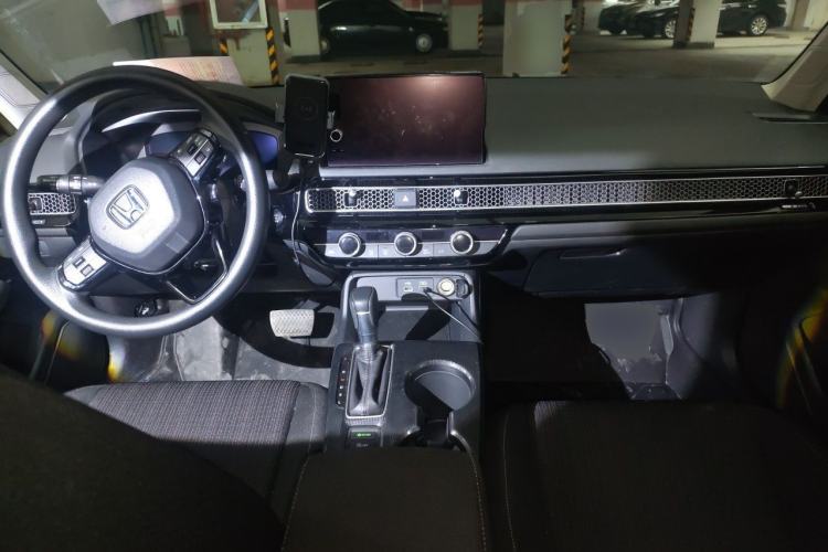 Used Honda Civic 2023 240TURBO CVT Dynamic Edition Center Console