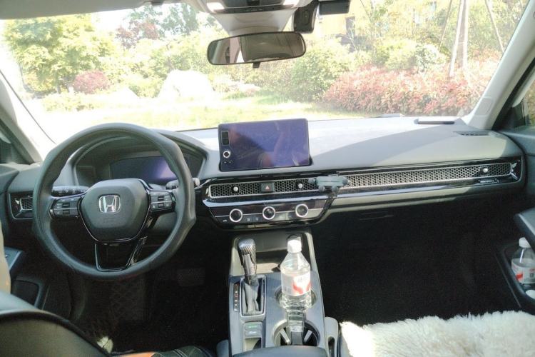 Used Honda Civic 2023 240TURBO CVT Dynamic Edition Center Console