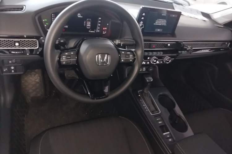 Used Honda Civic 2023 240TURBO CVT Dynamic Edition Center Console