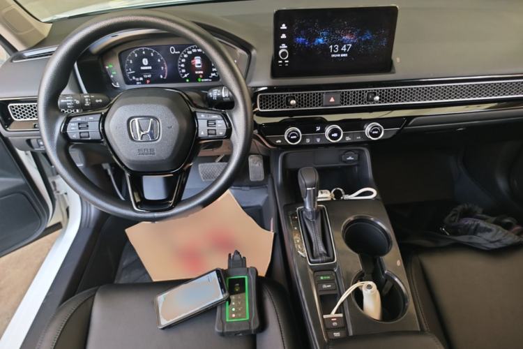 Used Honda Civic 2023 240TURBO CVT Dynamic Edition Center Console