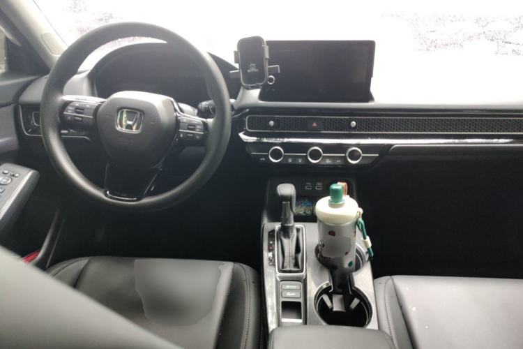Used Honda Civic 2023 240TURBO CVT Dynamic Edition Center Console