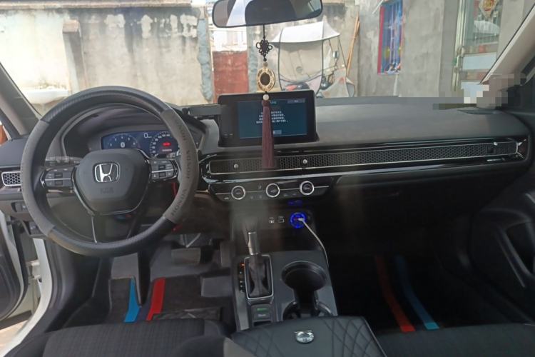 Used Honda Civic 2023 240TURBO CVT Dynamic Edition Center Console