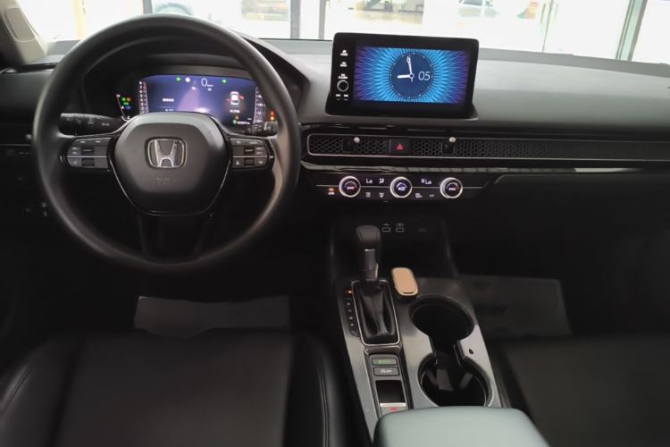 Used Honda Civic 2023 240TURBO CVT Dynamic Edition Center Console