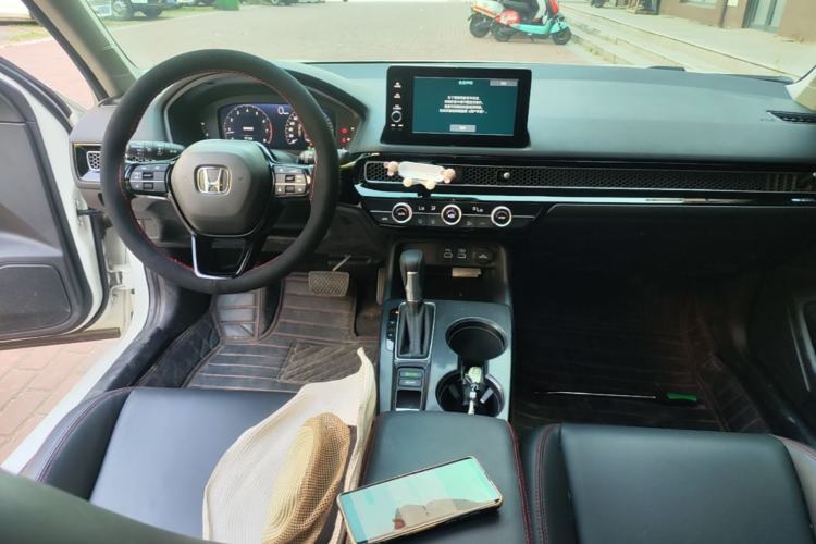 Used Honda Civic 2023 240TURBO CVT Dynamic Edition Center Console
