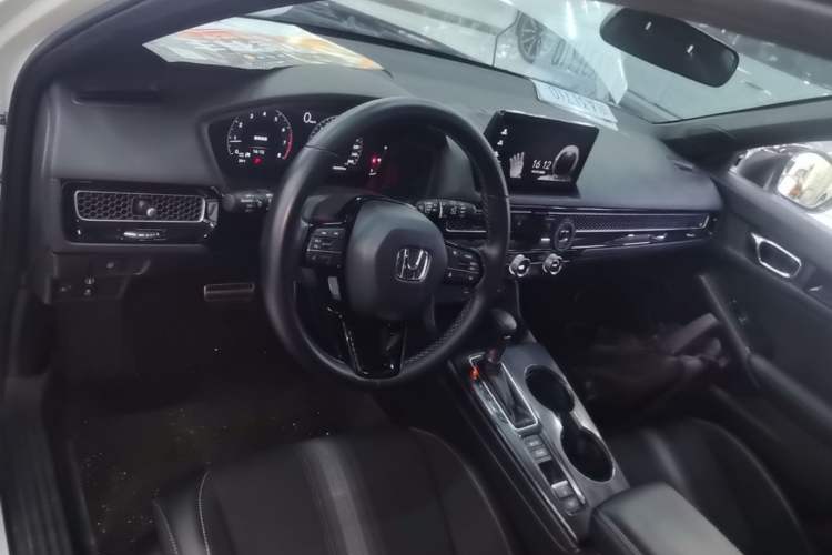 Used Honda Civic 2023 HATCHBACK 240TURBO CVT Extreme Edition Center Console