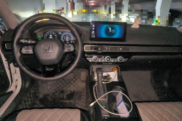 Used Honda Civic 2023 240TURBO CVT Dynamic Edition Center Console