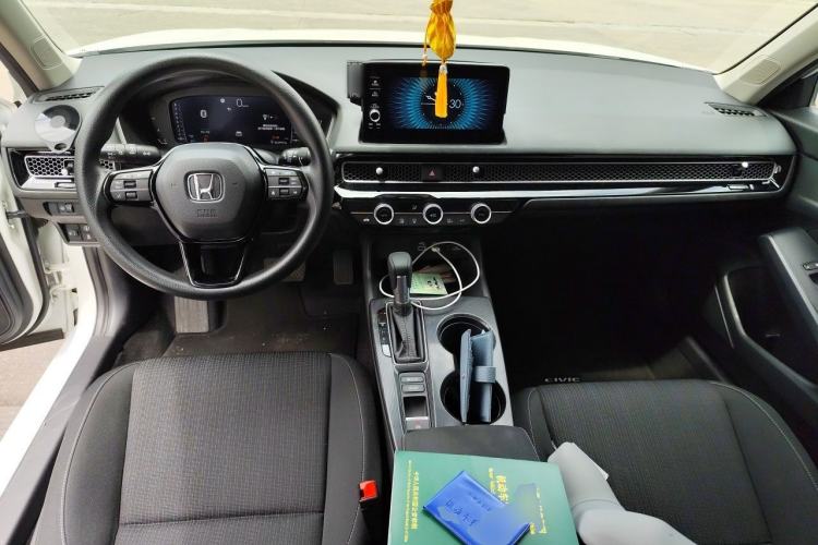 Used Honda Civic 2023 240TURBO CVT Dynamic Edition Center Console