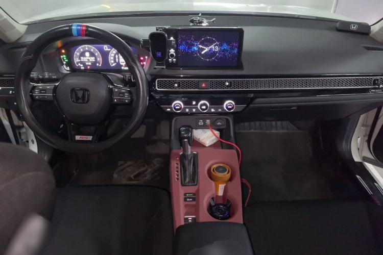 Used Honda Civic 2023 240TURBO CVT Dynamic Edition Center Console