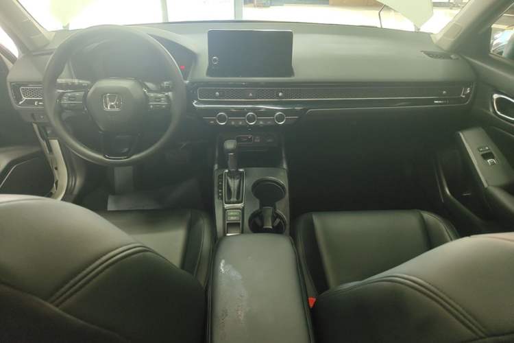 Used Honda Civic 2023 240TURBO CVT Dynamic Edition Center Console