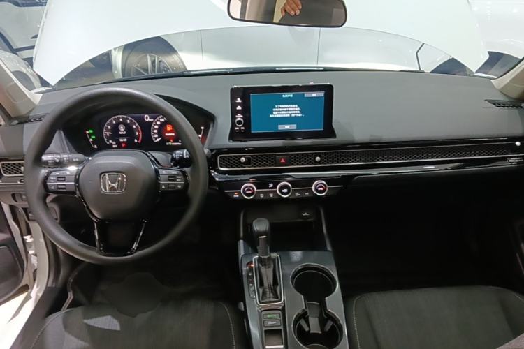 Used Honda Civic 2023 240TURBO CVT Dynamic Edition Center Console