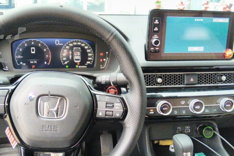 Used Honda Civic 2023 240TURBO CVT Dynamic Edition Center Console