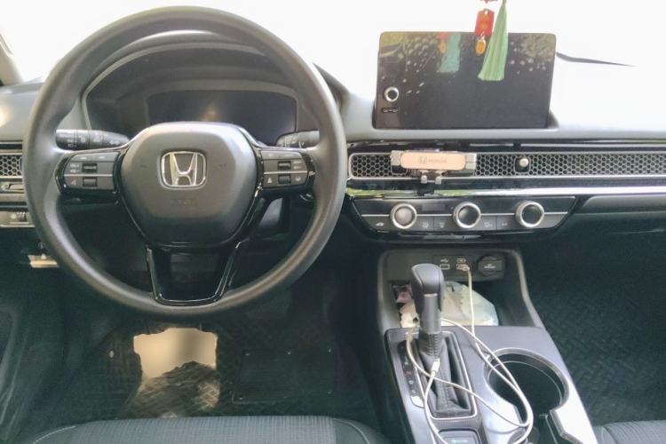 Used Honda Civic 2023 240TURBO CVT Dynamic Edition Center Console