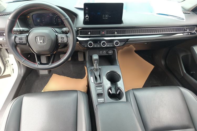 Used Honda Civic 2023 240TURBO CVT Dynamic Edition Center Console