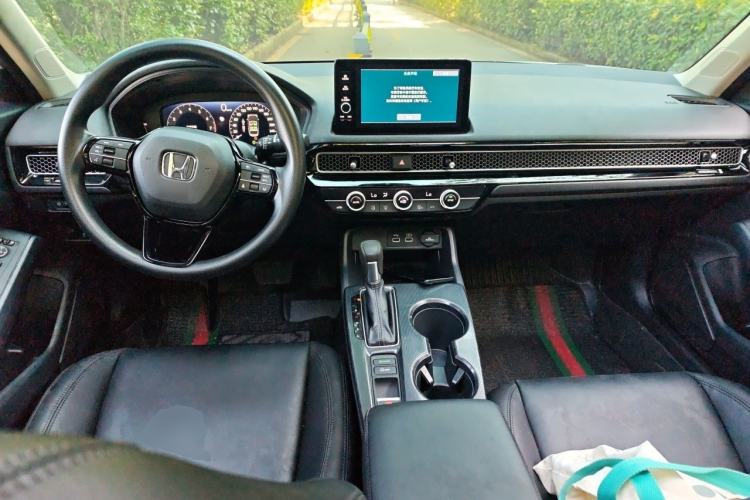 Used Honda Civic 2023 240TURBO CVT Dynamic Edition Center Console