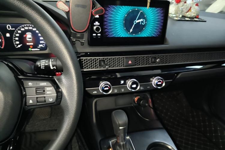 Used Honda Civic 2023 240TURBO CVT Dynamic · Center Stage Special Edition Center Console