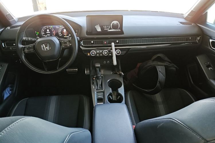 Used Honda Civic 2023 HATCHBACK 240TURBO CVT Extreme Edition Center Console