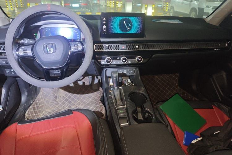 Used Honda Civic 2023 240TURBO CVT Dynamic Edition Center Console