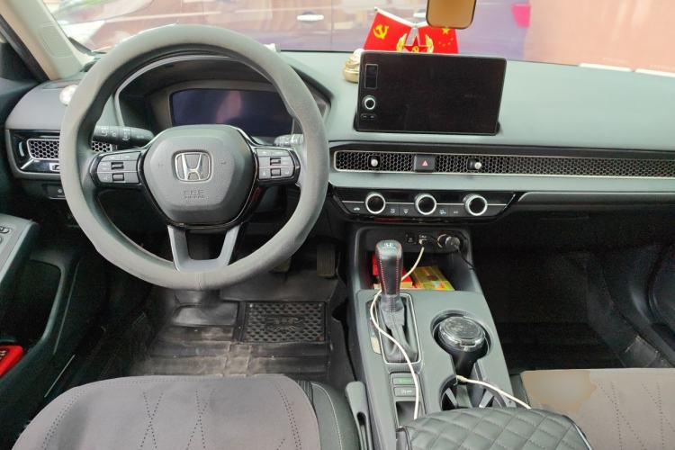 Used Honda Civic 2023 240TURBO CVT Dynamic Edition Center Console