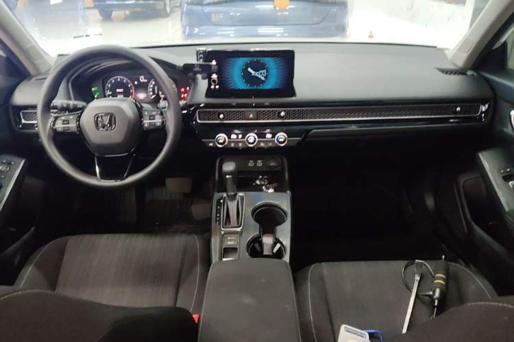 Used Honda Civic 2023 240TURBO CVT Dynamic Edition Center Console