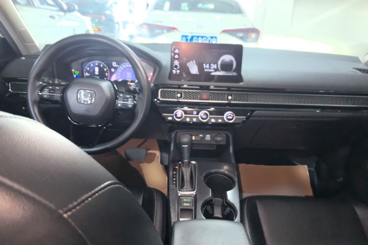 Used Honda Civic 2023 240TURBO CVT Dynamic Edition Center Console