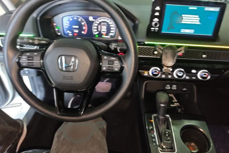Used Honda Civic 2023 240TURBO CVT Dynamic Edition Center Console